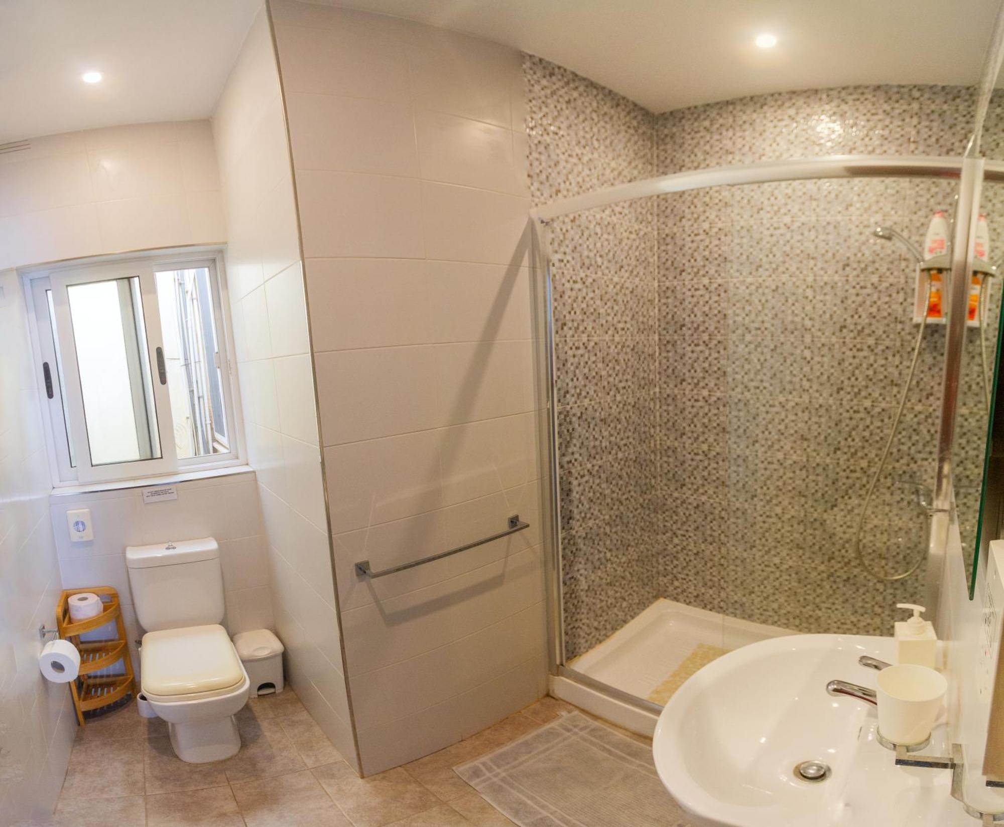 Modern & Central 2 Bedroom & 2 Bathrooms Apartment 음시다 외부 사진