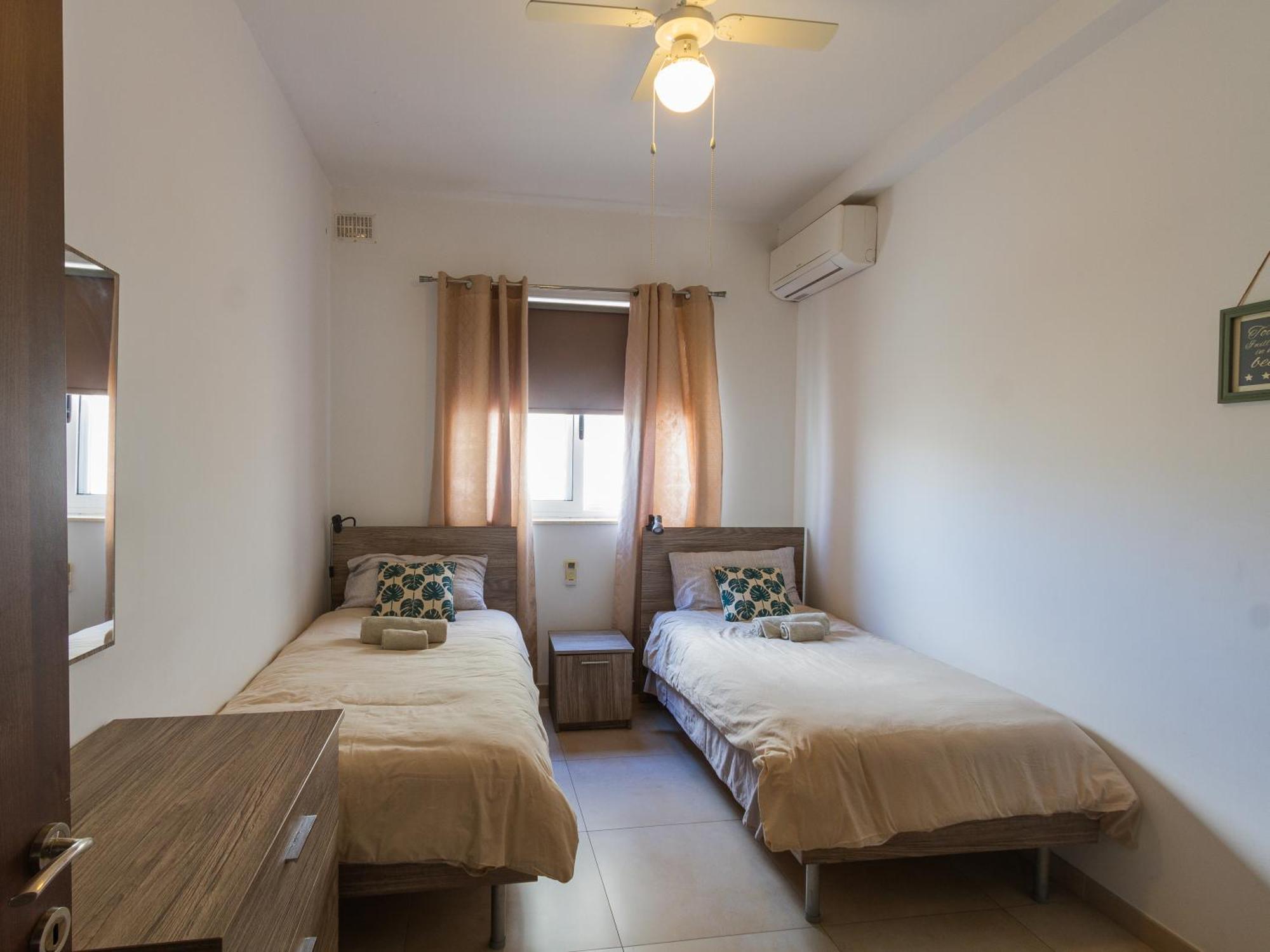 Modern & Central 2 Bedroom & 2 Bathrooms Apartment 음시다 외부 사진