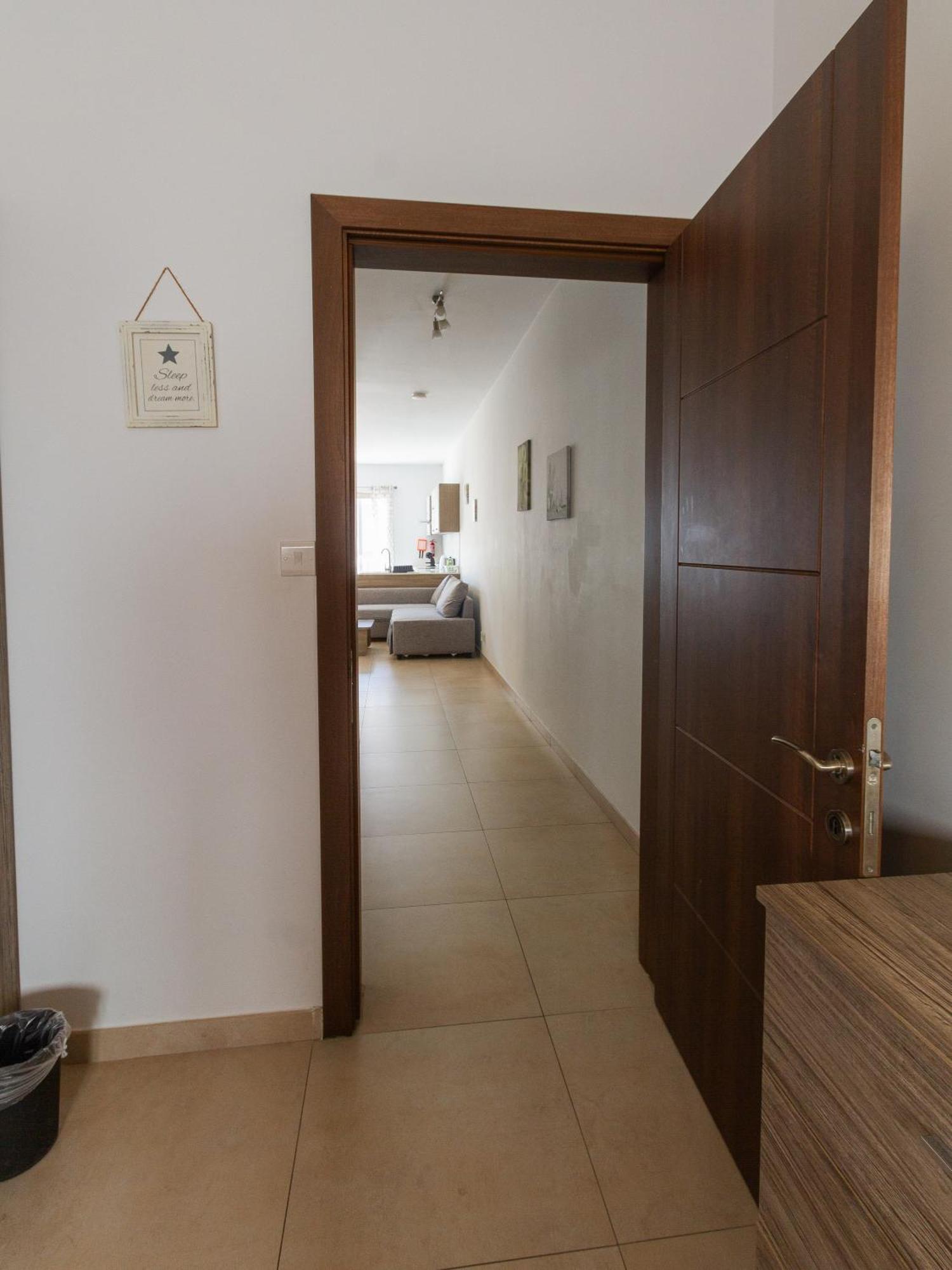 Modern & Central 2 Bedroom & 2 Bathrooms Apartment 음시다 외부 사진